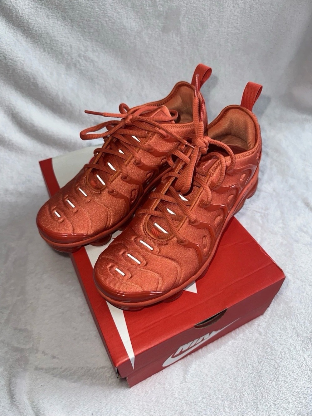 Nike Air Red VaporMax Plus Shoes Womens Size 8 DZ4440-800 Sneakers